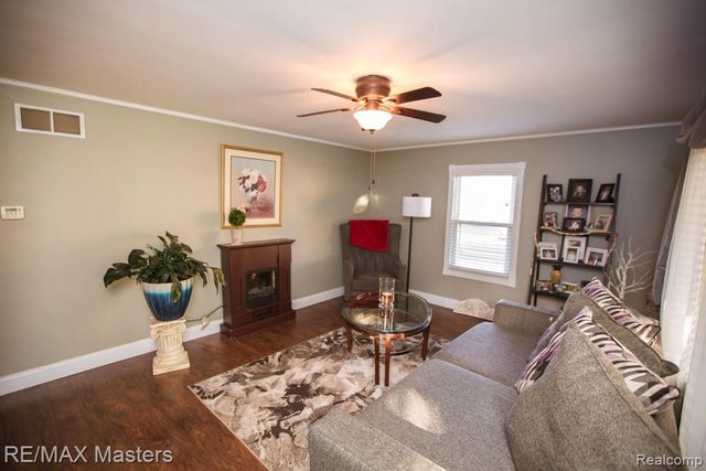 26110 Ypsilanti Street, Flat Rock, MI 48134
