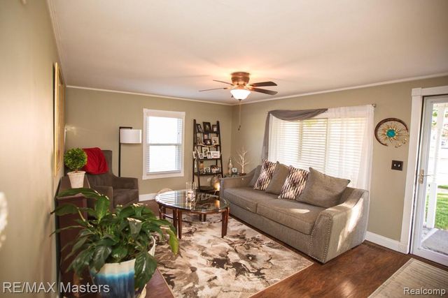 26110 Ypsilanti Street, Flat Rock, MI 48134