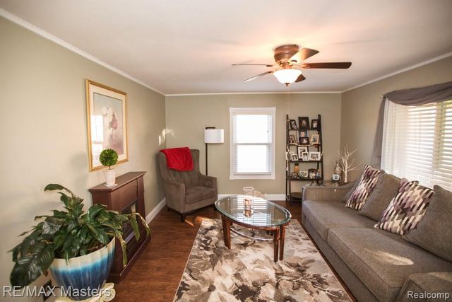 26110 Ypsilanti Street, Flat Rock, MI 48134