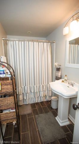 26110 Ypsilanti Street, Flat Rock, MI 48134