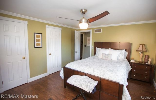 26110 Ypsilanti Street, Flat Rock, MI 48134