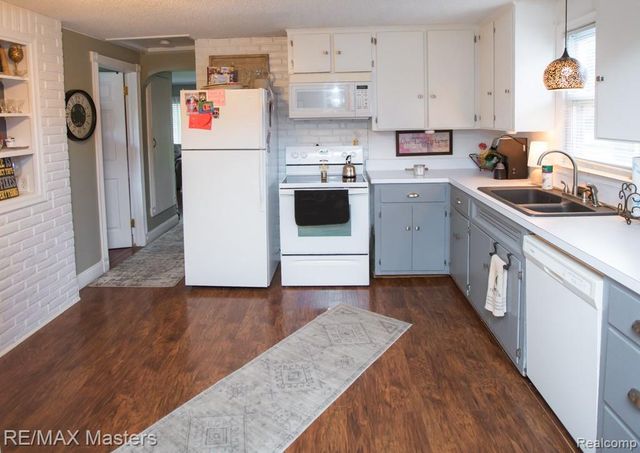 26110 Ypsilanti Street, Flat Rock, MI 48134