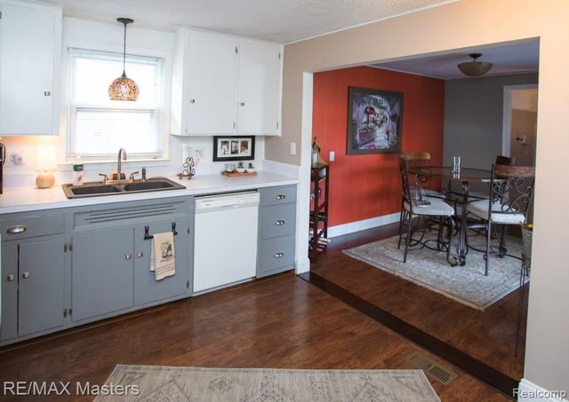 26110 Ypsilanti Street, Flat Rock, MI 48134