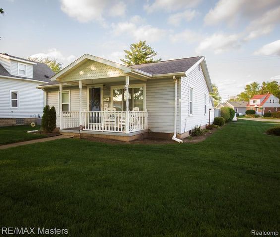 26110 Ypsilanti Street, Flat Rock, MI 48134