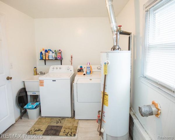 26110 Ypsilanti Street, Flat Rock, MI 48134