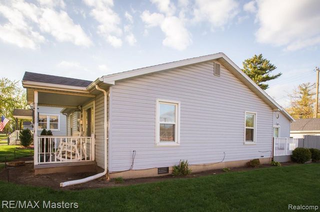 26110 Ypsilanti Street, Flat Rock, MI 48134