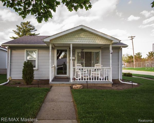 26110 Ypsilanti Street, Flat Rock, MI 48134