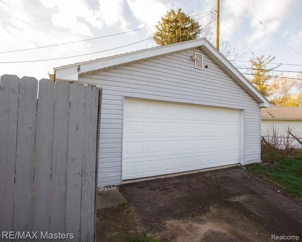 26110 Ypsilanti Street, Flat Rock, MI 48134