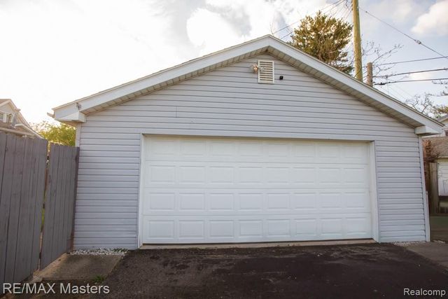 26110 Ypsilanti Street, Flat Rock, MI 48134