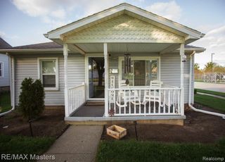 26110 Ypsilanti Street, Flat Rock, MI 48134