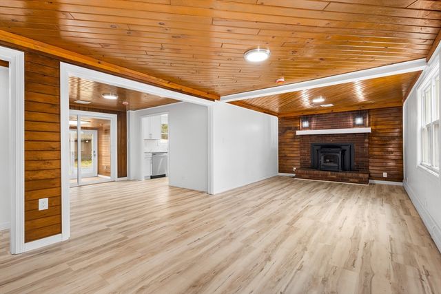 172 Fisher Rd, Dartmouth, MA 02747