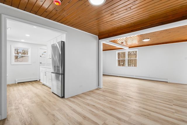 172 Fisher Rd, Dartmouth, MA 02747