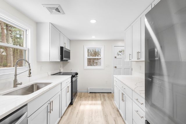 172 Fisher Rd, Dartmouth, MA 02747