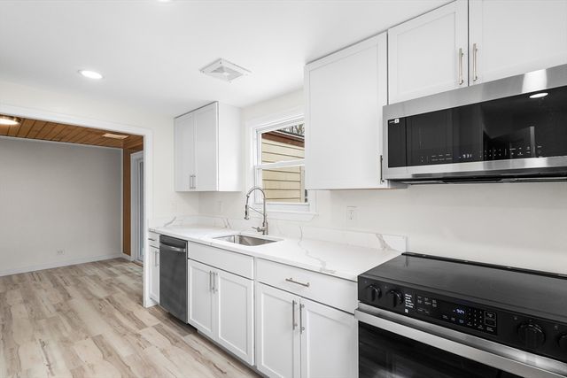 172 Fisher Rd, Dartmouth, MA 02747