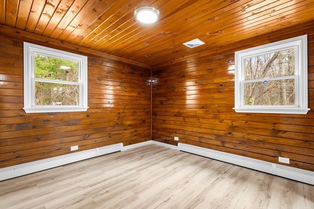 172 Fisher Rd, Dartmouth, MA 02747