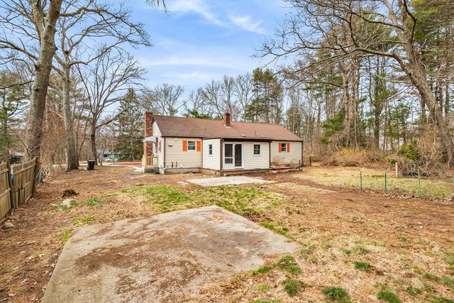 172 Fisher Rd, Dartmouth, MA 02747