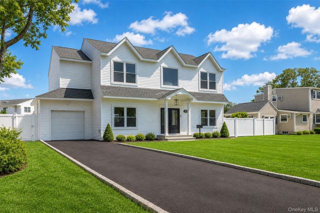 37 Gladstone Avenue, West Islip, NY 11795