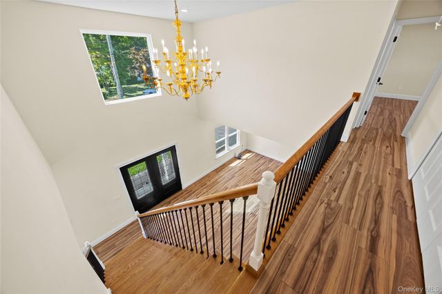 37 Gladstone Avenue, West Islip, NY 11795