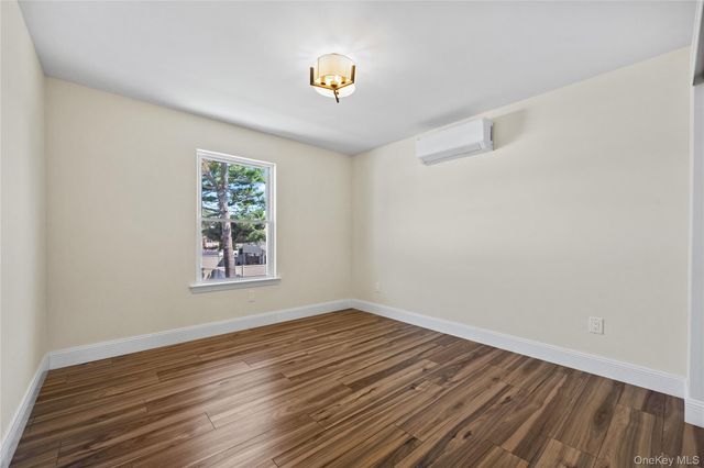 37 Gladstone Avenue, West Islip, NY 11795
