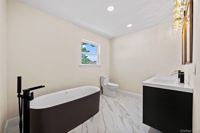 37 Gladstone Avenue, West Islip, NY 11795