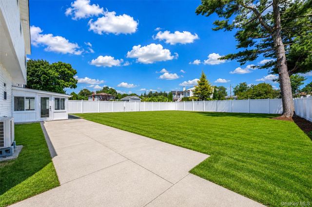 37 Gladstone Avenue, West Islip, NY 11795