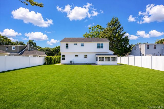 37 Gladstone Avenue, West Islip, NY 11795