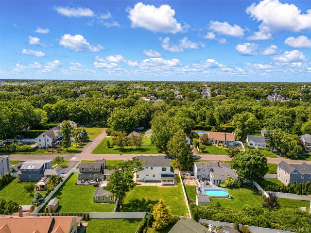 37 Gladstone Avenue, West Islip, NY 11795