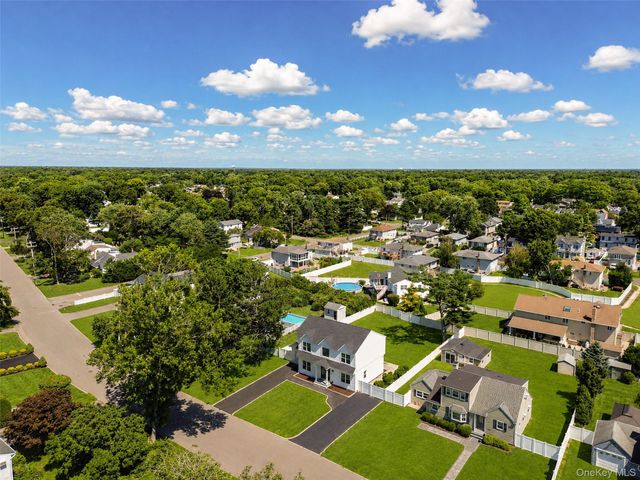 37 Gladstone Avenue, West Islip, NY 11795