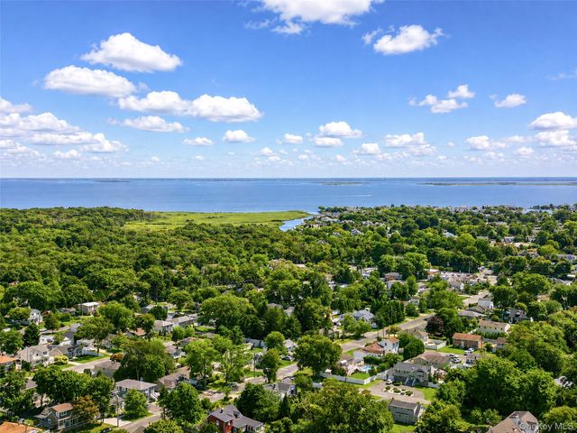 37 Gladstone Avenue, West Islip, NY 11795