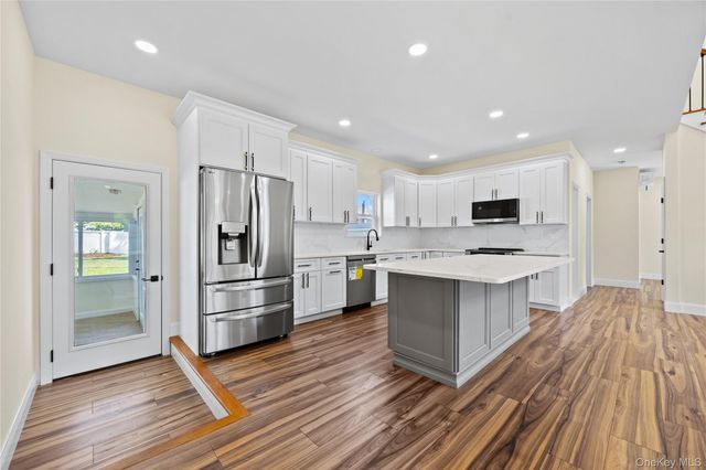 37 Gladstone Avenue, West Islip, NY 11795