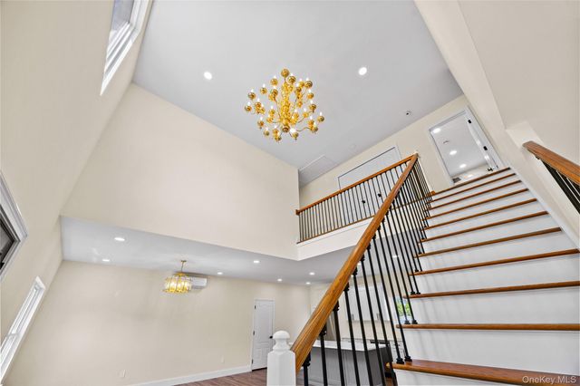 37 Gladstone Avenue, West Islip, NY 11795