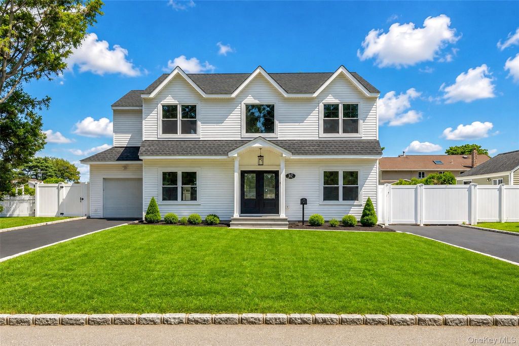 37 Gladstone Avenue, West Islip, NY 11795 — exterior