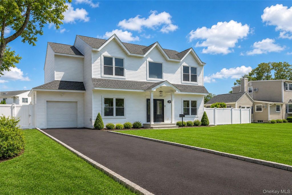37 Gladstone Avenue, West Islip, NY 11795 — photo 2