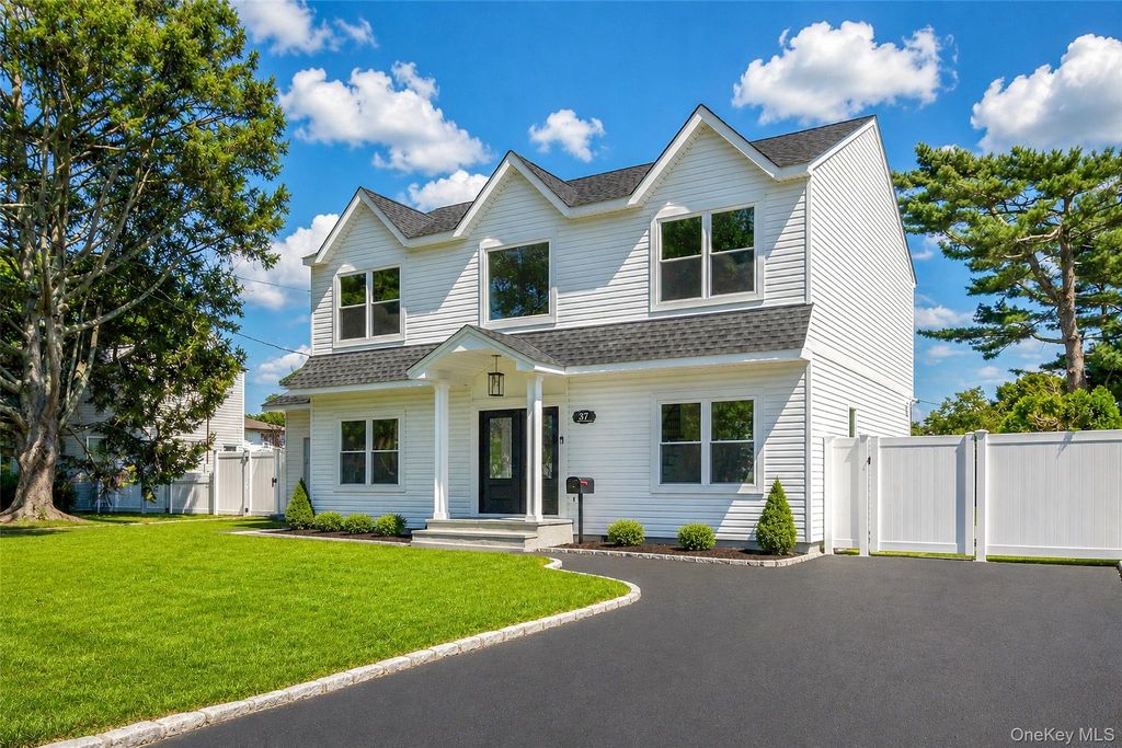 37 Gladstone Avenue, West Islip, NY 11795 — photo 3