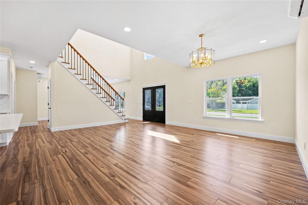 37 Gladstone Avenue, West Islip, NY 11795 — photo 5