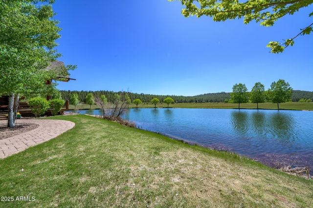 17563 S OSPREY Circle 16, Munds Park, AZ 86017