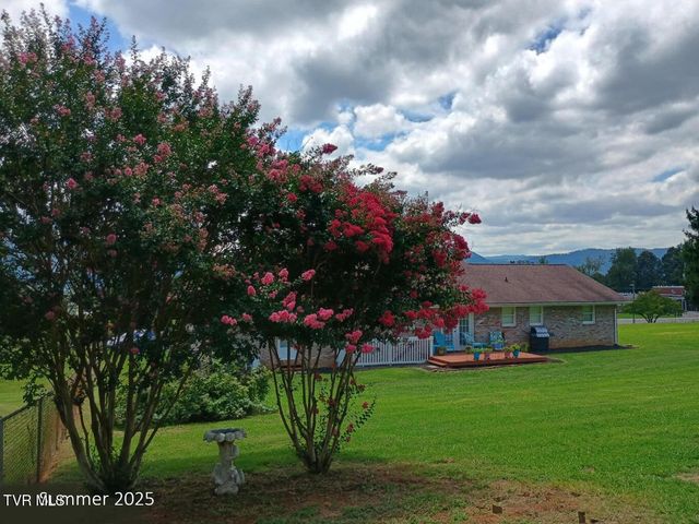 445 Old Stage Road, Church Hill, TN 37642