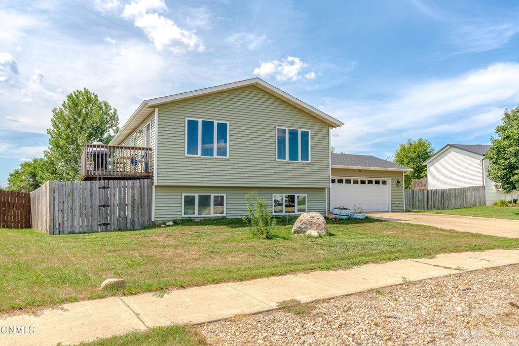 4409 Lewis Road NW, Mandan, ND 58554 photo 2