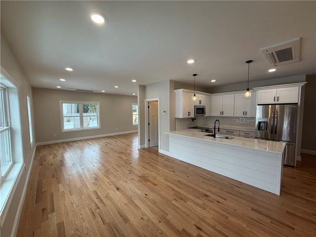 2907 Post Road 8, Warwick, RI 02886