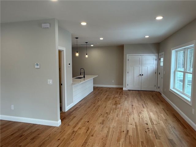 2907 Post Road 8, Warwick, RI 02886