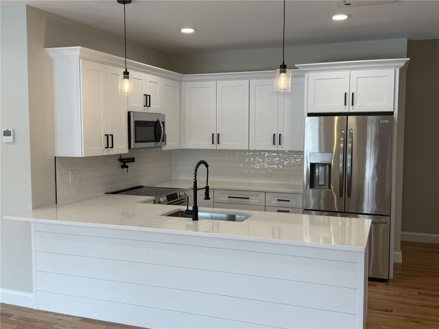 2907 Post Road 8, Warwick, RI 02886