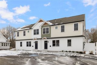2907 Post Road 8, Warwick, RI 02886