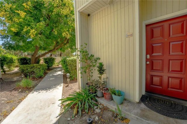 646 Sycamore Avenue 18, Claremont, CA 91711