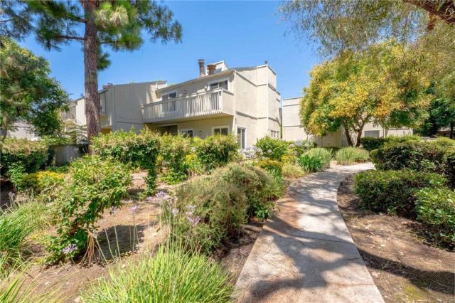 646 Sycamore Avenue 18, Claremont, CA 91711