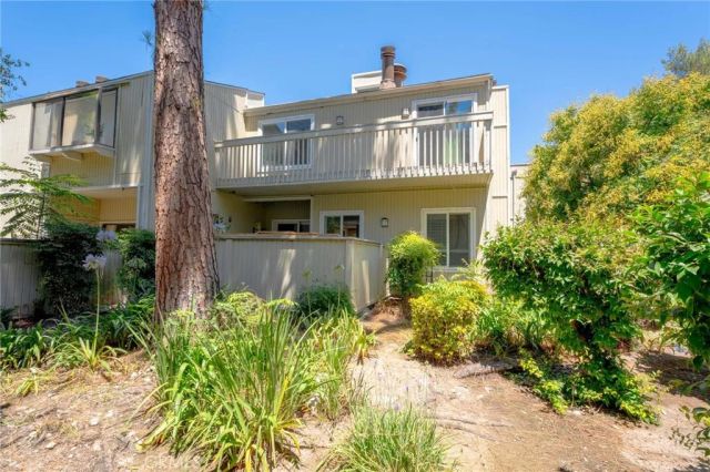 646 Sycamore Avenue 18, Claremont, CA 91711