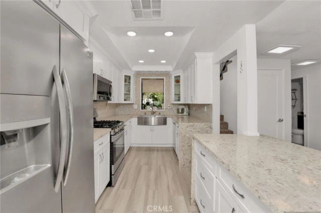 646 Sycamore Avenue 18, Claremont, CA 91711