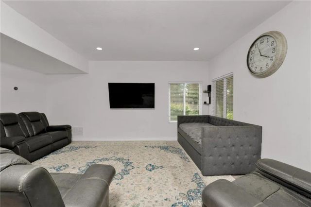 646 Sycamore Avenue 18, Claremont, CA 91711