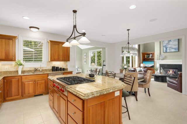 8918 Springwood Drive, Woodbury, MN 55125