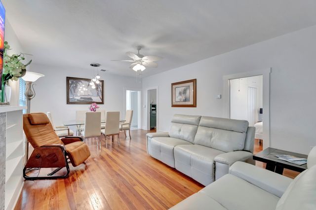 320 SE 4th Avenue, Delray Beach, FL 33483