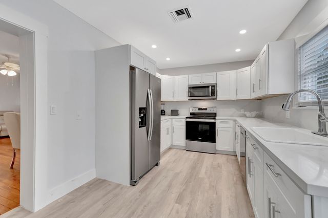 320 SE 4th Avenue, Delray Beach, FL 33483